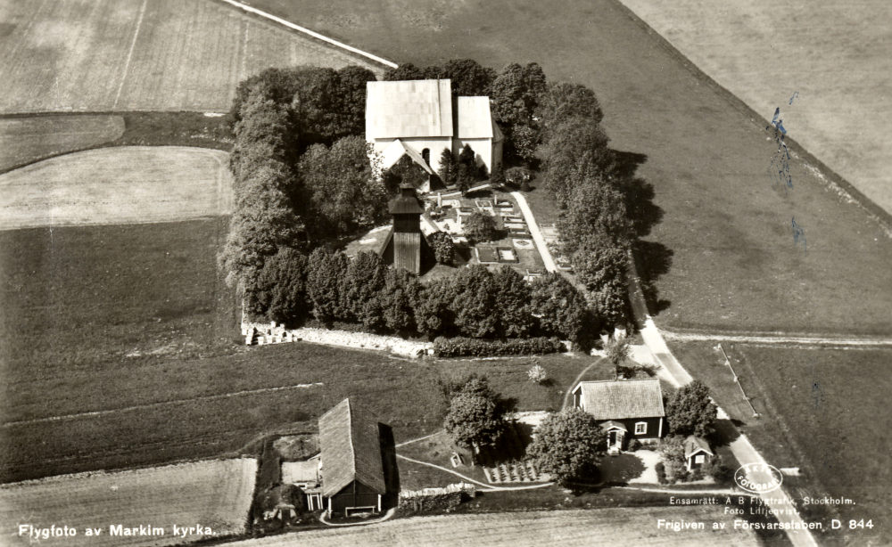 Flygfoto över Markims kyrka.  Kopia av vykort poststämplat 14/10 1942