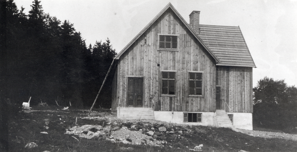 Markims församlingshus började byggas 1933 på initiativ av kommunalstyrelsens ordförande Helge Andersson.  Beräknad byggkostnad var 8 000 kr, men bygget blev dyrare eftersom man beslutade att dra in värmeledning i stället för spisar och kaminer.

Se Historia och minnen i Markim, s 308-318