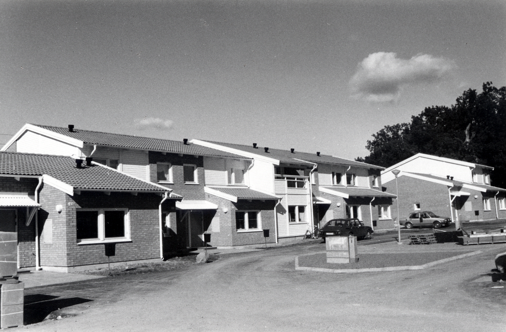 Bostadsområdet Örtagården i Bällsta har byggts på mark, där tidigare Heidmarks handelsträdgård låg. Husen består av bostadsrätter med omväxlande stora lägenhetsytor