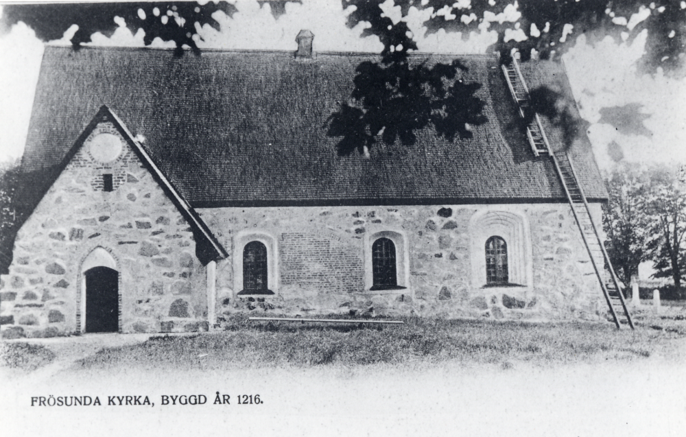 Frösunda kyrka byggd 1216