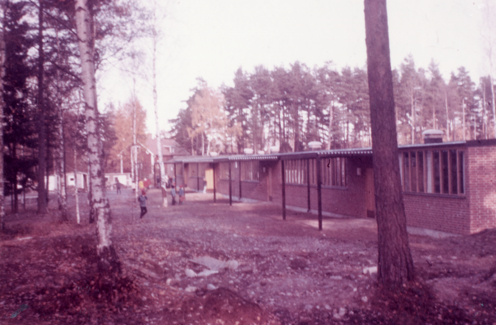 Karlbergsskolan  är en låg- och mellanstadieskola byggd 1969. Arkitekt var  Carl-Hampus Bergman