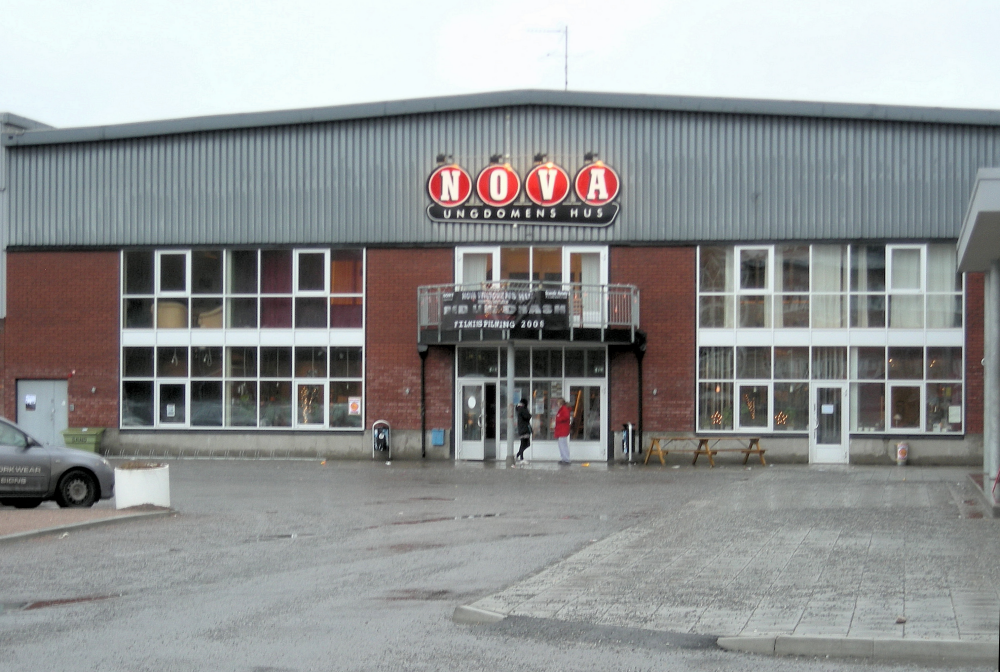 Ungdomens hus NOVA i gamla Tellusområdet med adress Tellusvägen 19.  Nova erbjuder olika möjligheter för unga att spela musik, göra konsthantverk, film och teater