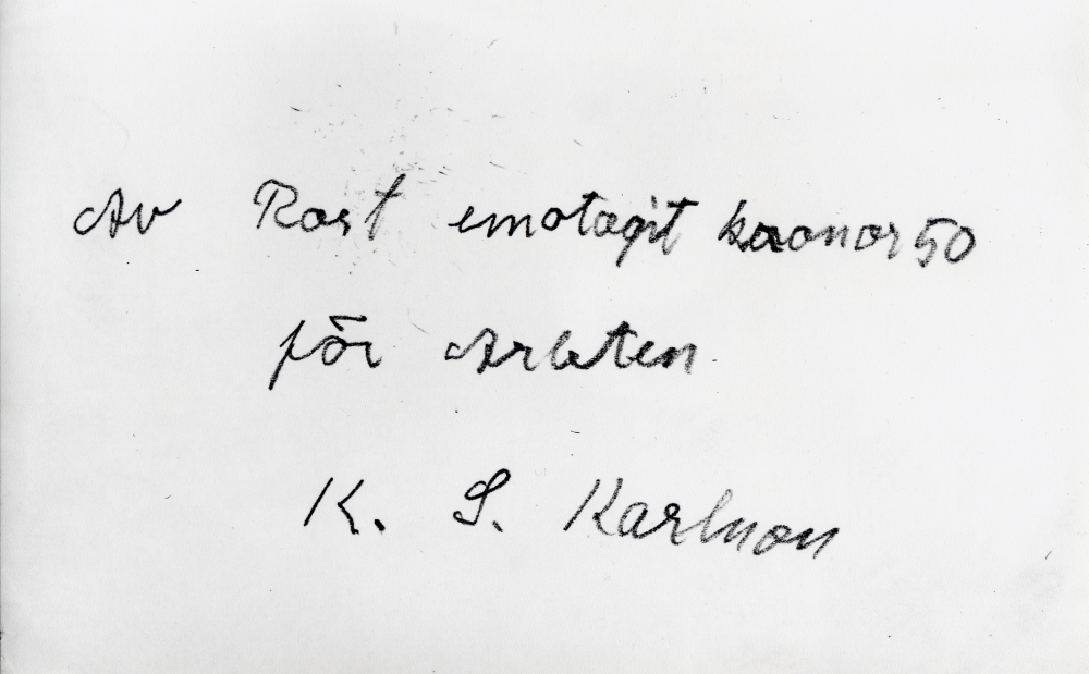 Kvitto på utfört arbete av K S Karlssons smidesverkstad till familjen Rost.  Texten lyder "Av Rost emotagit kronor 50 för Arbeten".  Underskrivet av K S Karlsson, som kallades  Sme-Kalle. Arbetet avsåg reparation av avgasröret till en båtmotor som ägdes av Erland Rost.