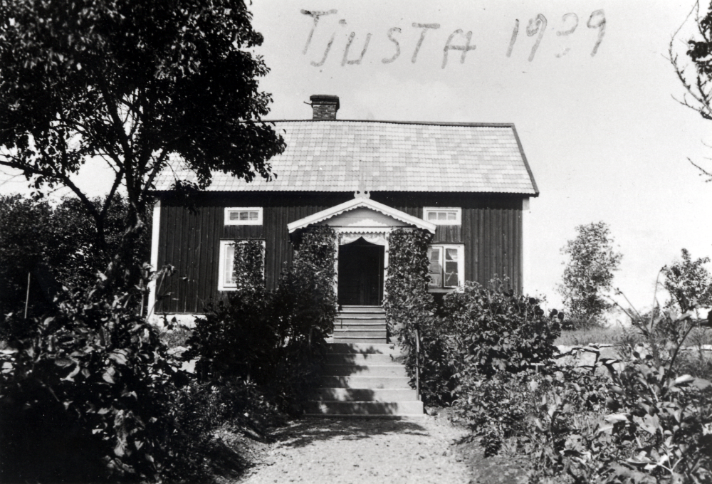 Tjusta gård i Kårsta