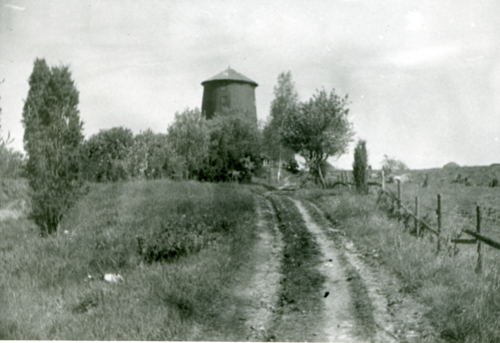 Väsby kvarn från norr. Original och uppgifter Nolle Andersson