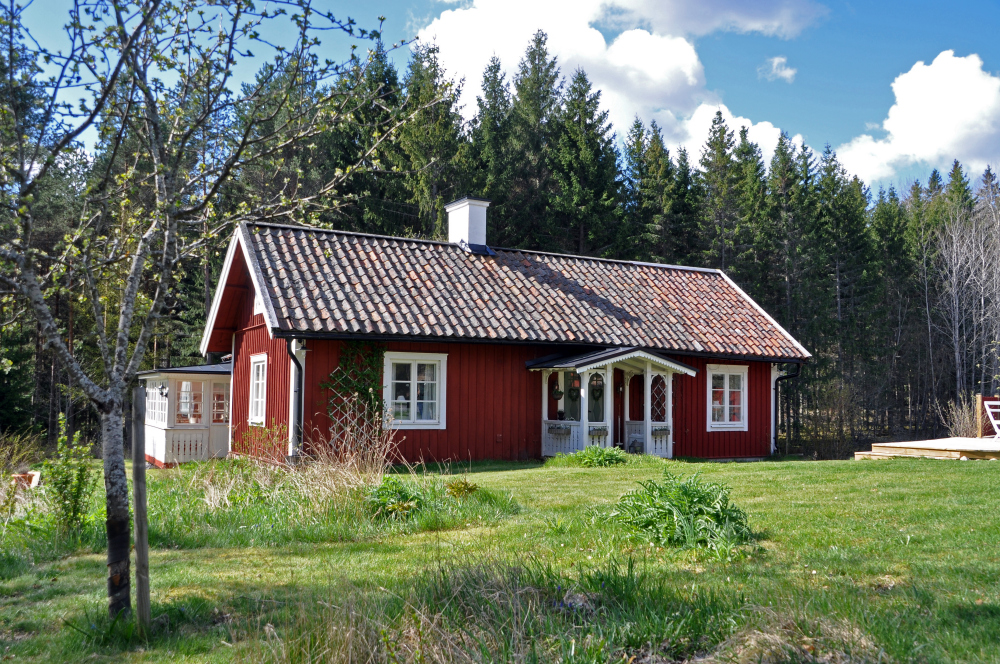 Ett torp under Berg i Frösunda kallas Stora Tallen eller bara Tallen (Berg 1:9). Det är känt sedan 1699 men det lilla torpet byggdes till och moderniserades till permanentbostad i början 2000-talet.