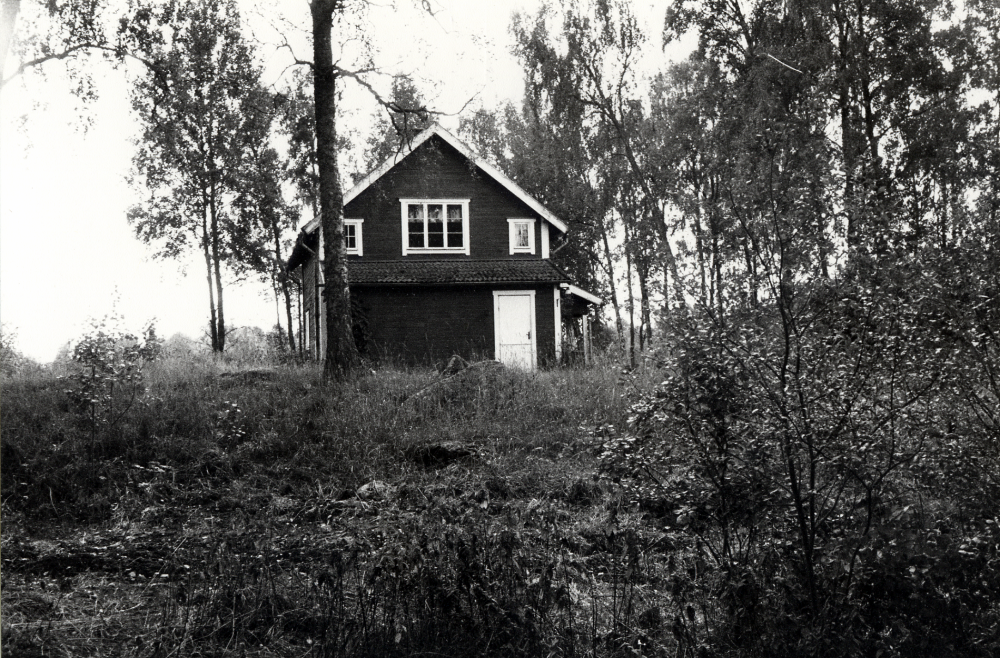 Torpet Molnbylund vid Veda strax före rivning i september 1989 inför byggstarten av Vallentuna golfbana på Vedas marker mellan Vallentuna och Lindholmen