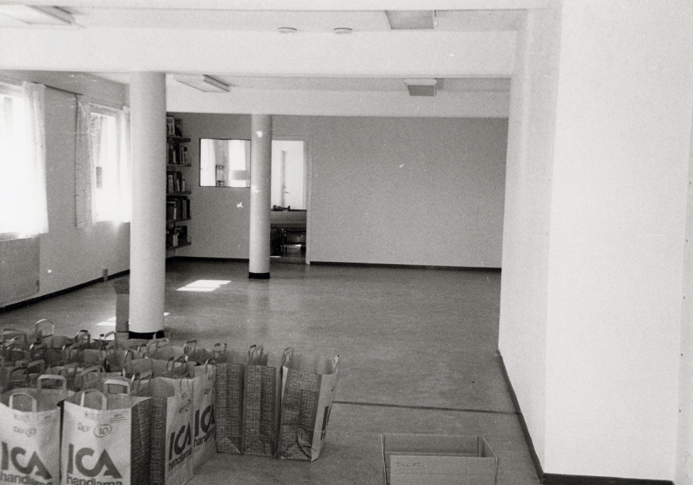 Biblioteket i Karby flyttar från Tallstigen till Karby torg.  Bokhyllorna är borta och böckerna är nedpackade i märkta påsar