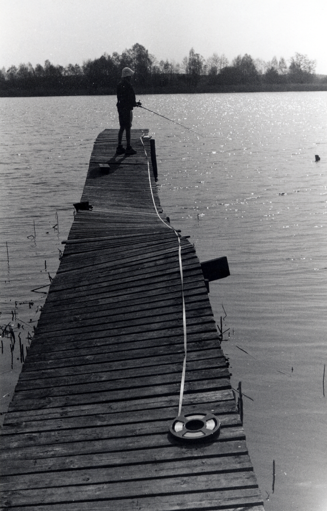Rasmus von Schoultz fiskar från bryggan i Storsjön