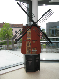 Modell av Väsby kvarn. Modellen är skalenlig och finns att beskåda i Vallentuna Kulturhus och bibliotek.