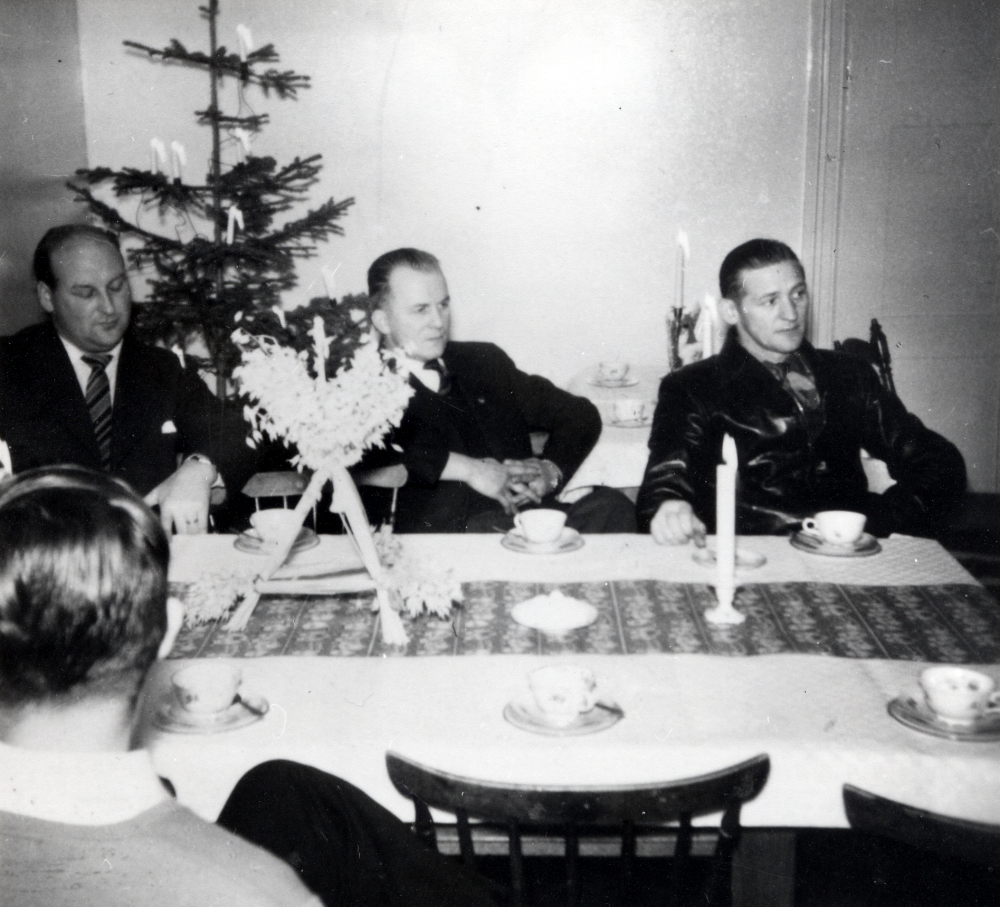 VBK, Vallentuna bollklubb har årsmöte i Försvarsgården på Skolvägen.  Fr v Börje Vikström, Sven 'Avesta' Andersson och Sven 'Ludde' Lundin                           Se artikel  i VBK:aren 1957: 1