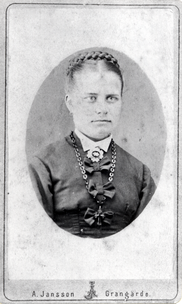 Josefina Kristina Mattsson  föddes 29 maj 1853 och dog 1930.  Hon var gift med  August Mattsson. Morföräldrar till  Margit Svärd   Sunnarby gård i Kårsta.