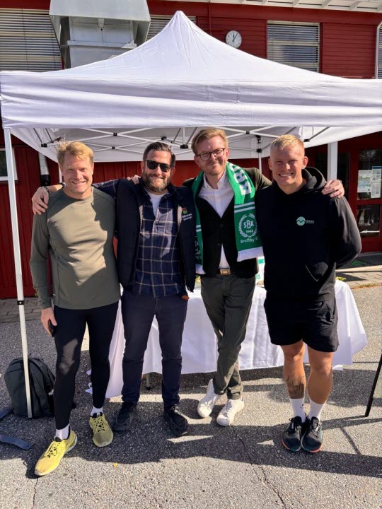 Näringslivschef och kommunstyrelsens ordförande tillsammans med två eldsjälar i Brottby/Karby, som även samordnat Brottbymässan.