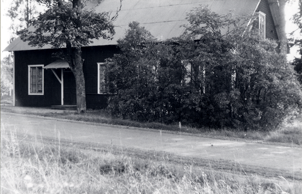 Blåbandslokalen Klippan i Frösunda, numera bostad för familjen Uby.  Huset byggdes som samlingslokal för medlemmar i nykterhetsföreningen Blå Bandet och ligger mittemot Åvasta skola.  Blå Bandet  och Frösunda Missionsförsamling  delade på verksamheten i Klippan från början.