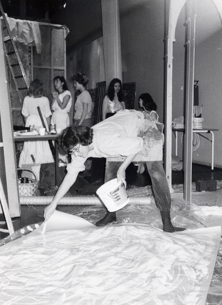 Eva Rahmqvist gör dekoren till Roslagsoperans uppsättning av Carmen på Vallentuna teater