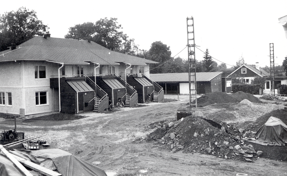 Inflyttning i bostadsområdet Bällsta gård. På husens plats låg tidgare Liljeholmens cementvarufabrik