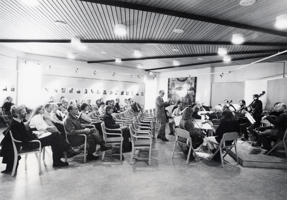 Musikalisk salong  med  Vallentuna kammarorkester  under ledning av  Lars-Uno Lidegran