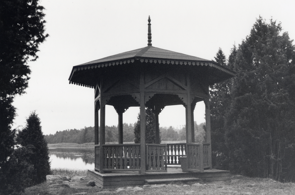 Lusthuset vid Hakunge gård vid Garnsviken i Össeby-Garn