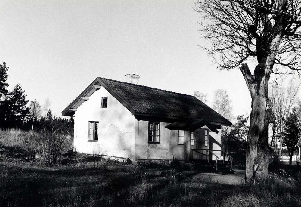 Louiselund   torp  vid  Lindholmsvägen  rivet sommaren 1989