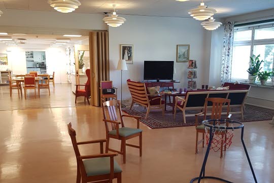 Bild på ett rum med möbler