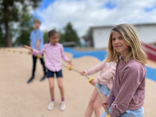 barn på skolgården