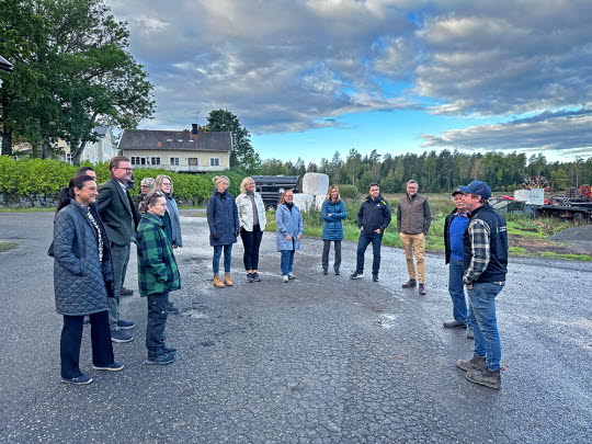 Kommunanställda besöker Morsta gård