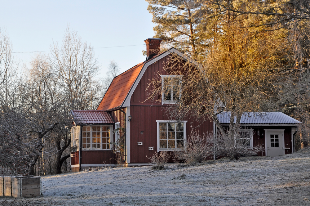 Från 1802 verkar Rolsta soldattorp i Frösunda ligga på samma plats som Sandhem (Rolsta 7:1) på bilden ligger. Förutom just Rolsta soldattorp och Sandhem har stället även kallats Slaktars och Julias under modern tid.