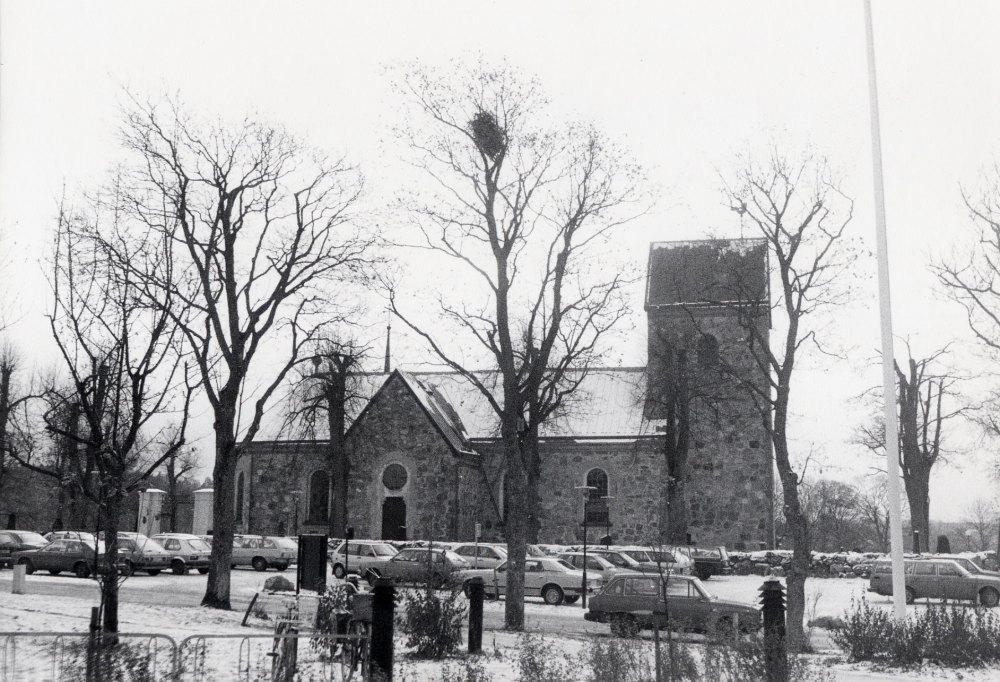 Vallentuna kyrka sedd från Mathiasgården