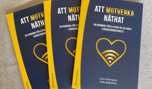 Bokomslag- Att motverka näthat- En handbok för elevers delaktighet i värdegrundsarbete