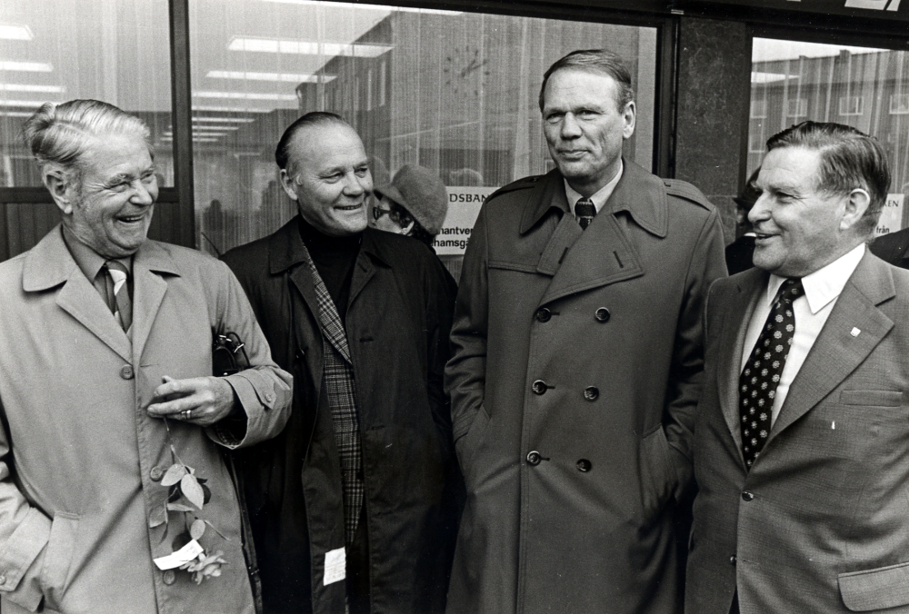 En glad kvartett vid  invigningen av Tunahuset  Fr v  Josef Andersson   Nils Jorild   Harry Jorild  och  Bertil Tillborg