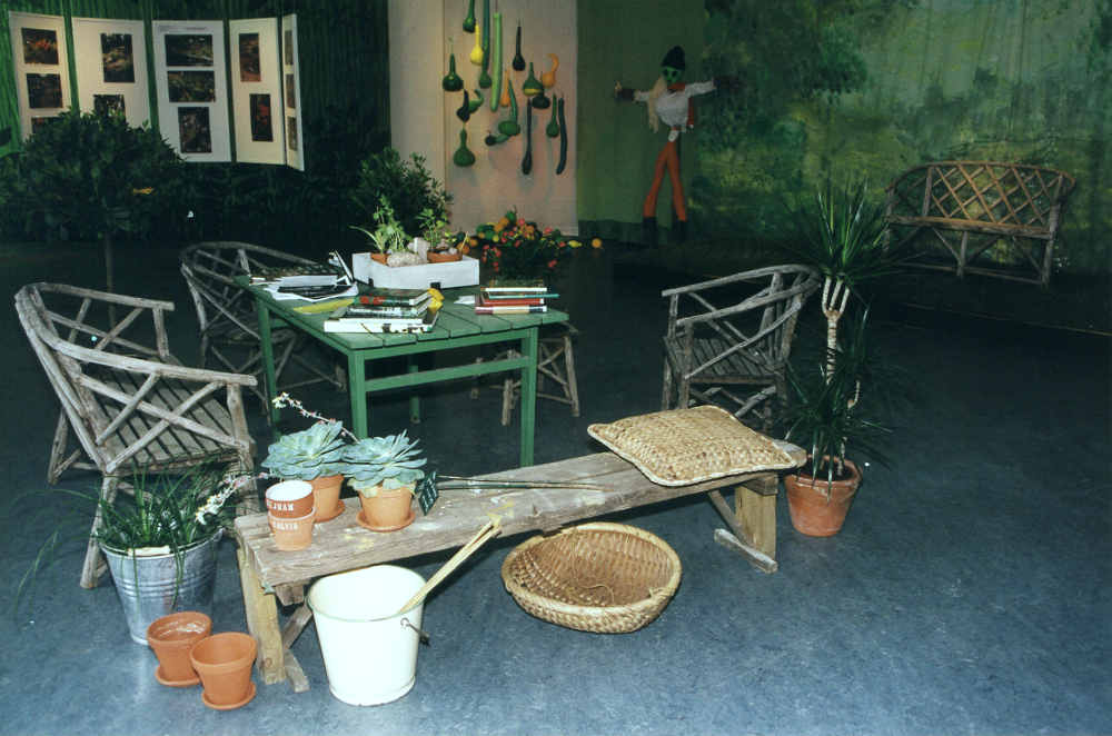 Flower Power var en trädgårdsutställning i Vallentunasalen som pågick  24 maj till 16 september 2000. Utställningen visade bland annat fotografier från olika trädgårdar i Vallentuna och en damm med levande fiskar. Ett flertal program arrangerades under utställningen.