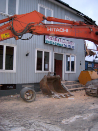 Huset på Olsborgsvägen som tidigare var lokaler för Konsum, sedan posthus med brevbärarexpedition och slutligen pizzeria "Lilla huset" rivs. Huset byggdes för Konsum 1939.