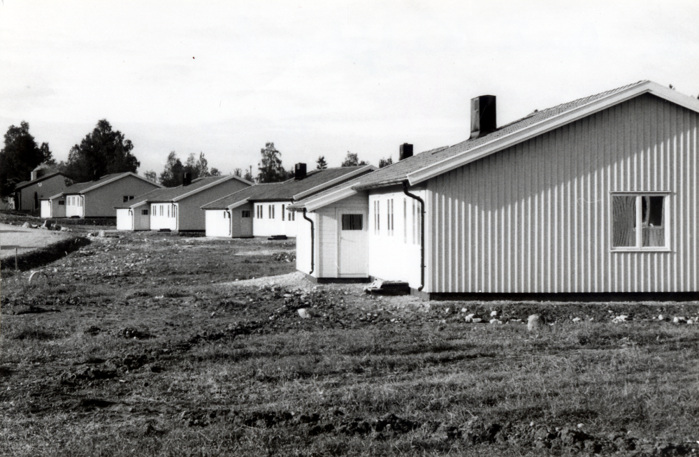 Småhusbebyggelse på  Enbacksvägen  i  Ormsta  uppförd av    Svenska trähus AB  1958