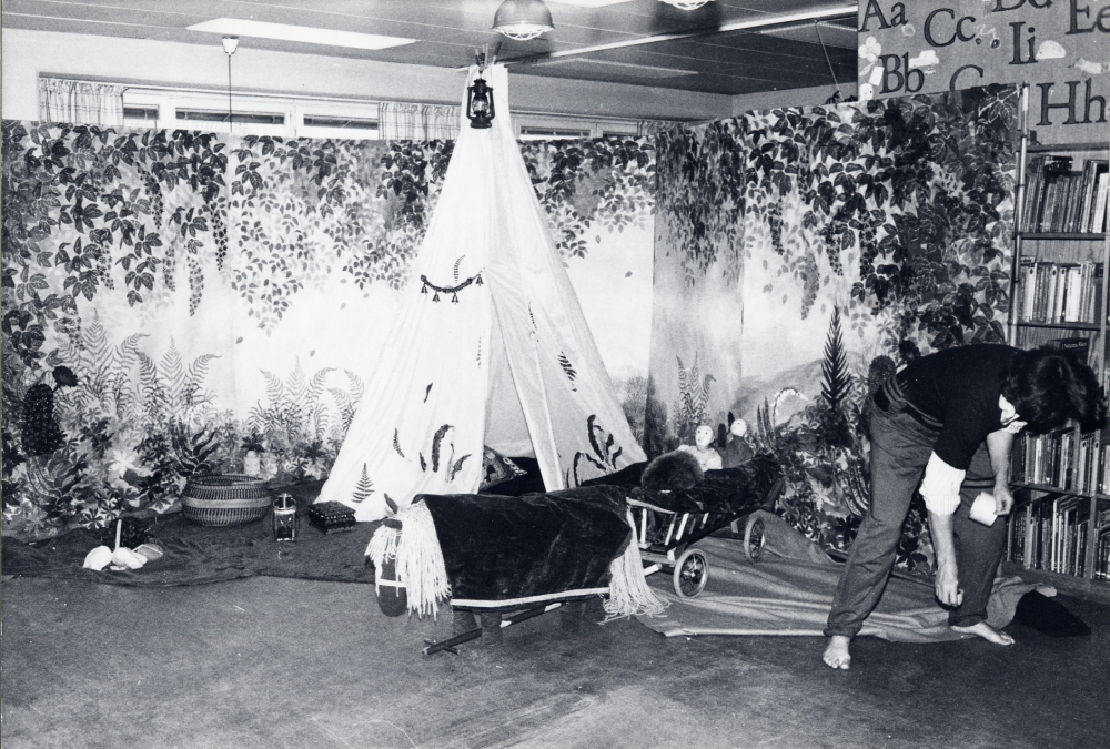 Barnteater i barnavdelningen i Vallentuna bibliotek på Allévägen