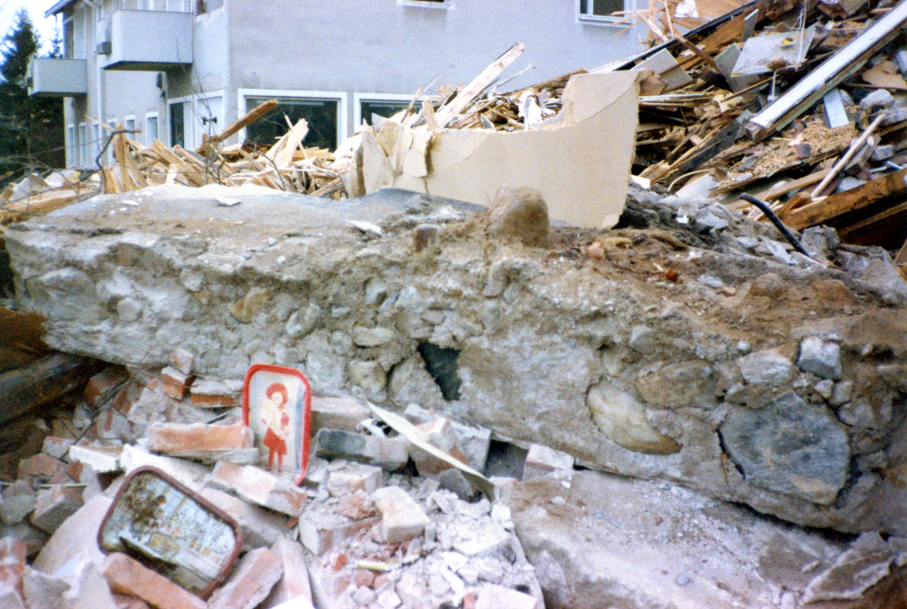 Gammal bebyggelse rivs för att ersättas med nytt.