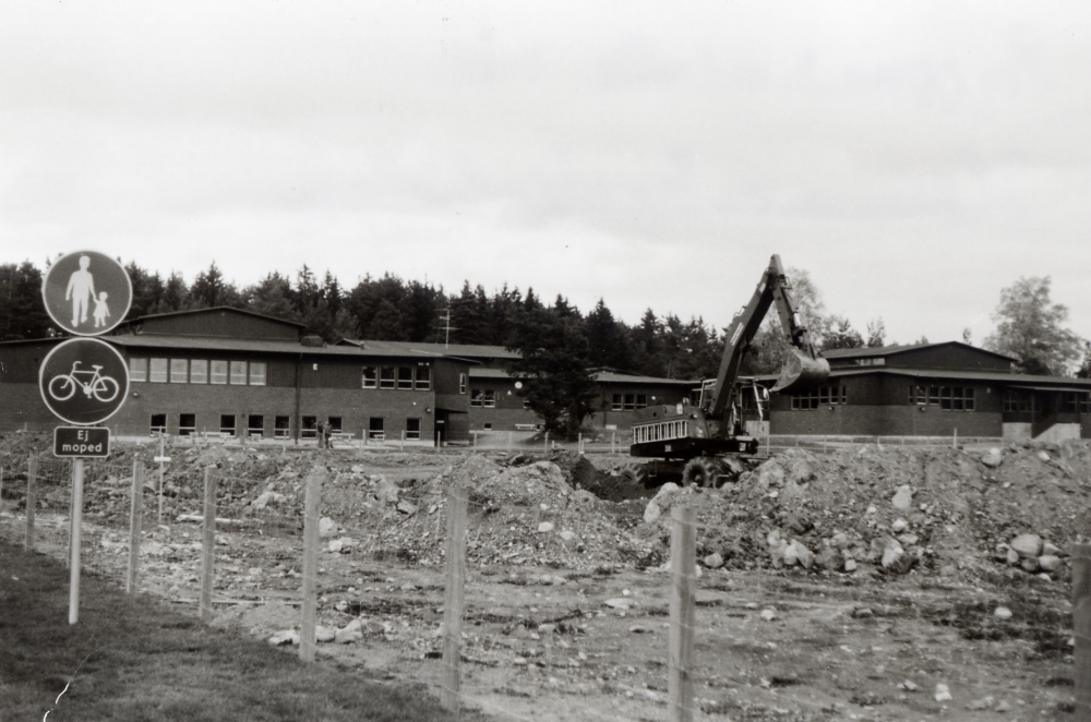 Hammarbacksskolan  Vallentunas nya högstadieskola påbörjades 1975. De första klasserna flyttade in höstterminen 1976