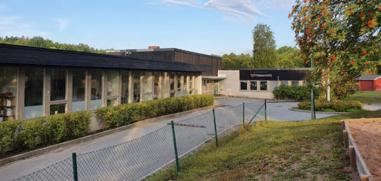 Gustav Vasaskolans byggnad och delar av entrén.