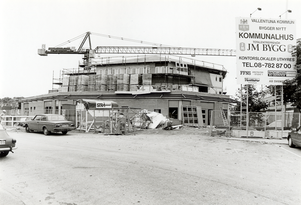 Vallentuna kommun bygger nytt kommunalhus. Totalentreprenör JM Bygg. Foto från hörnet Centralvägen och Skördevägen, östra sidan