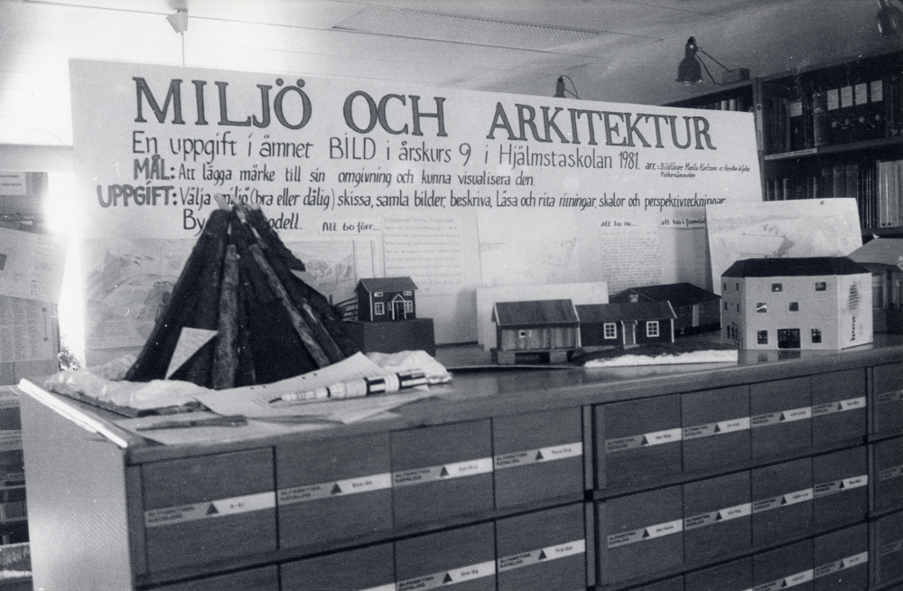 Miljö och arkitektur  En uppgift i ämnet bild i årskurs 9 i  Hjälmsta skola  En  utställning  på katalogskåpet i  Vallentuna bibliotek