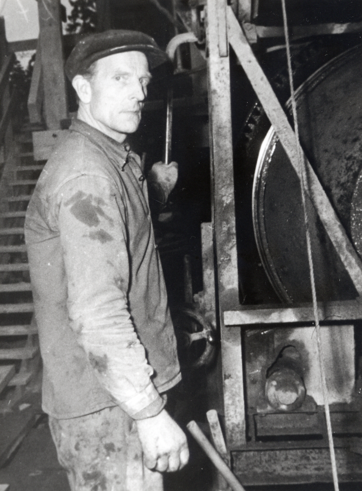 Harald Hansson arbetade som ugnsskjutare på Åby tegelbruk fram till 1950.  Sedan arbetade han som byggnadsarbetare i Stockholm och pensionerades 1966.  Han bodde i Villa Solbo på Hagavägen i Ormsta tillsammans med hustrun Ada.  Harald var med och startade Konsum i Vallentuna 1932.  Ett av familjens barn är Sylvia Pettersson, välkänd s-politiker i Vallentuna.