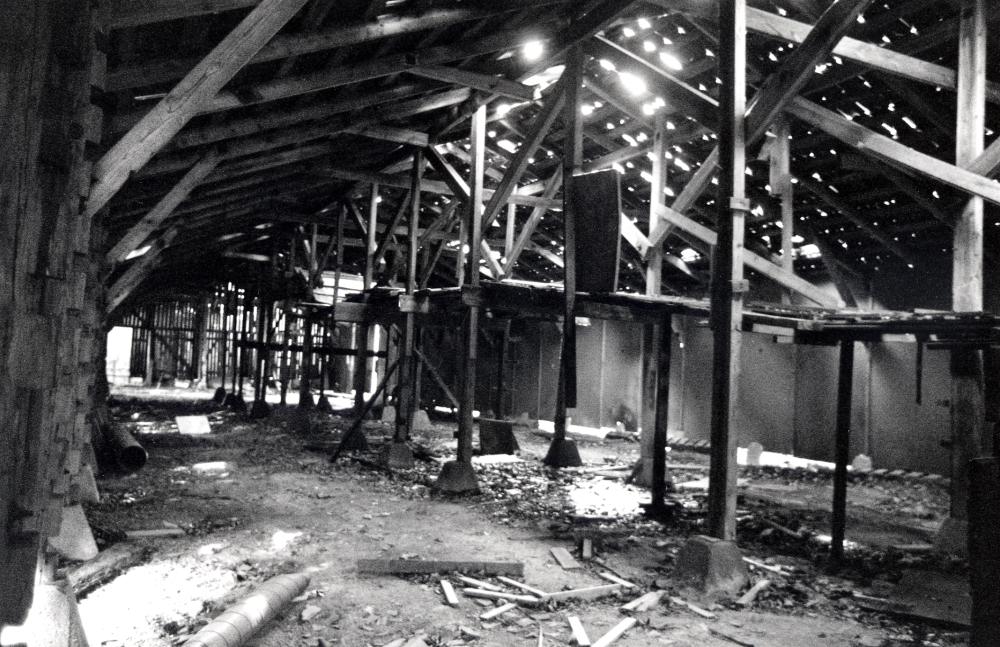 Broby tegelbruk i Ekskogen. I Broby tillverkades mursten och taktegel.   Tegelmästare var Gustafsson, vars son C J Gustafsson anlade Åby tegelbruk i Vallentuna. Driften vid Broby upphörde i mitten av 1960-talet.  Bruket brann ner 16 mars 1986.  Byggnaderna var under senare år bl a uppställningsplats för husvagnar.  Filmen "Hugo och Josefin" efter Maria Gripes bok spelades in i det gamla tegelbruket.   Regissör var Kjell Grede.  Byggnaderna förstördes helt av den omfattande branden och området fotodokumenterades av Isa Lindqvist och Svante Berg när kvarvarande brända byggnader revs hösten 2003