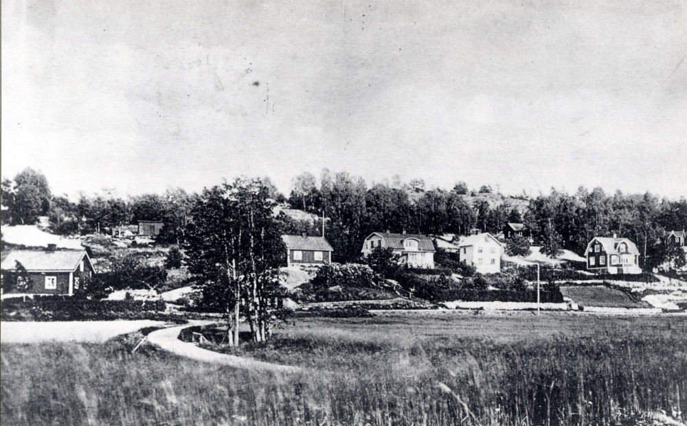 Össeby-Garn  villor vid  Garnsvikens  norra strand