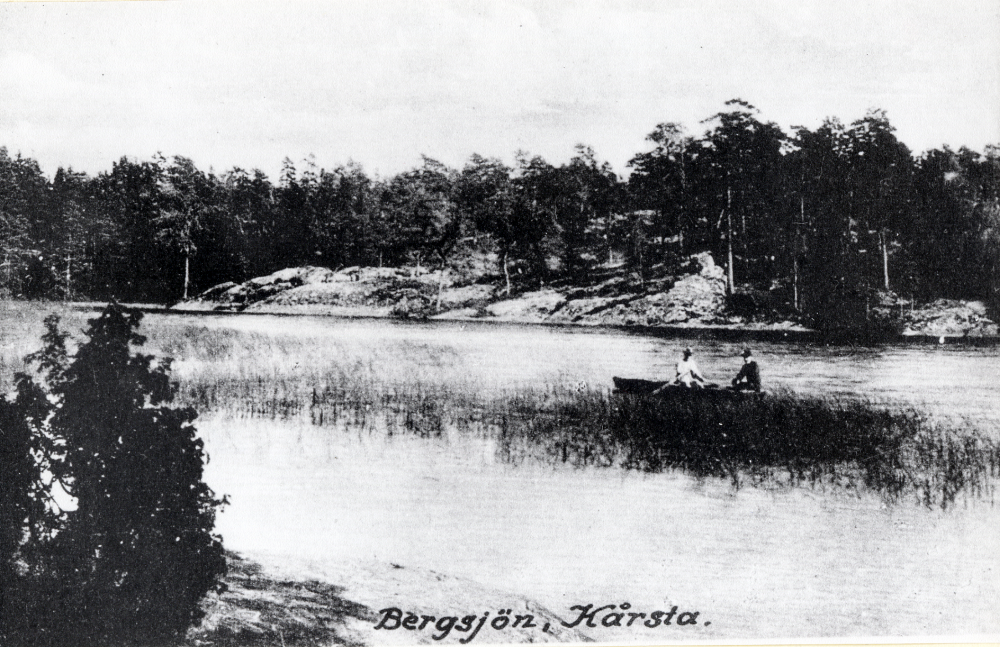 Roddtur  på  Bergsjön  I  roddbåten  sitter två män