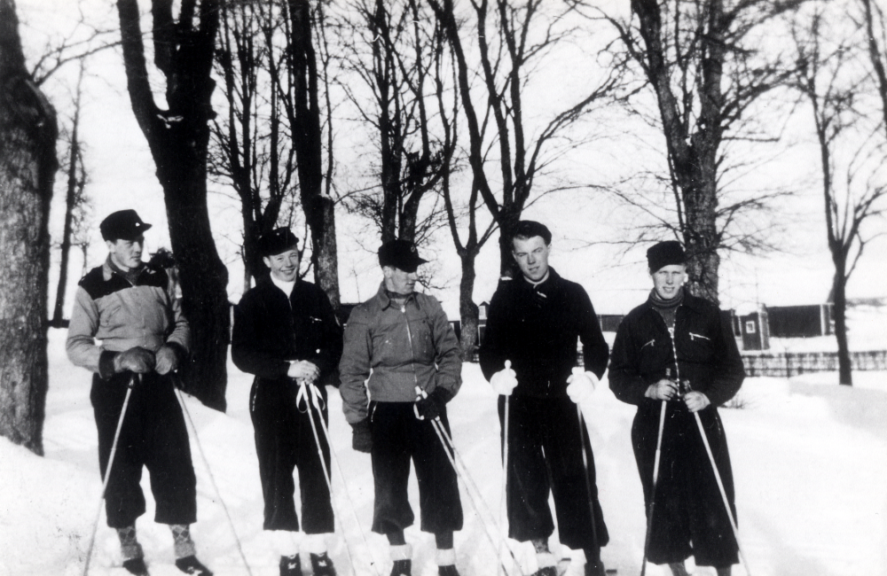 Brottby SK Skidlaget tränar vid Morsta. Fr v Åke Andersson, Gösta Lindberg, Torvald Eriksson, Åke Lindberg, och    Nils Blom