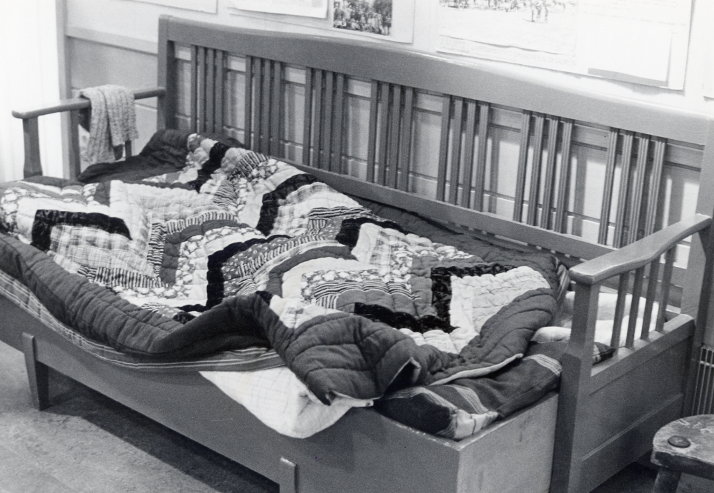 Några torp och gårdar i Vallentuna. En utställning med glimtar från de fem hembygdsföreningarnas torpinventering.  Utställningen pågick 1-31 oktober 1984 i Vallentunasalen