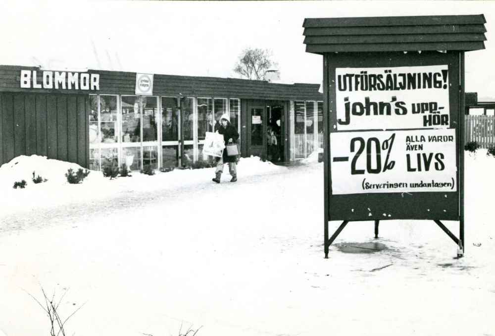 John's Plantshop låg i Brottby och lokalen togs över av Ingas Bar när verksamheten lades ner 1976.