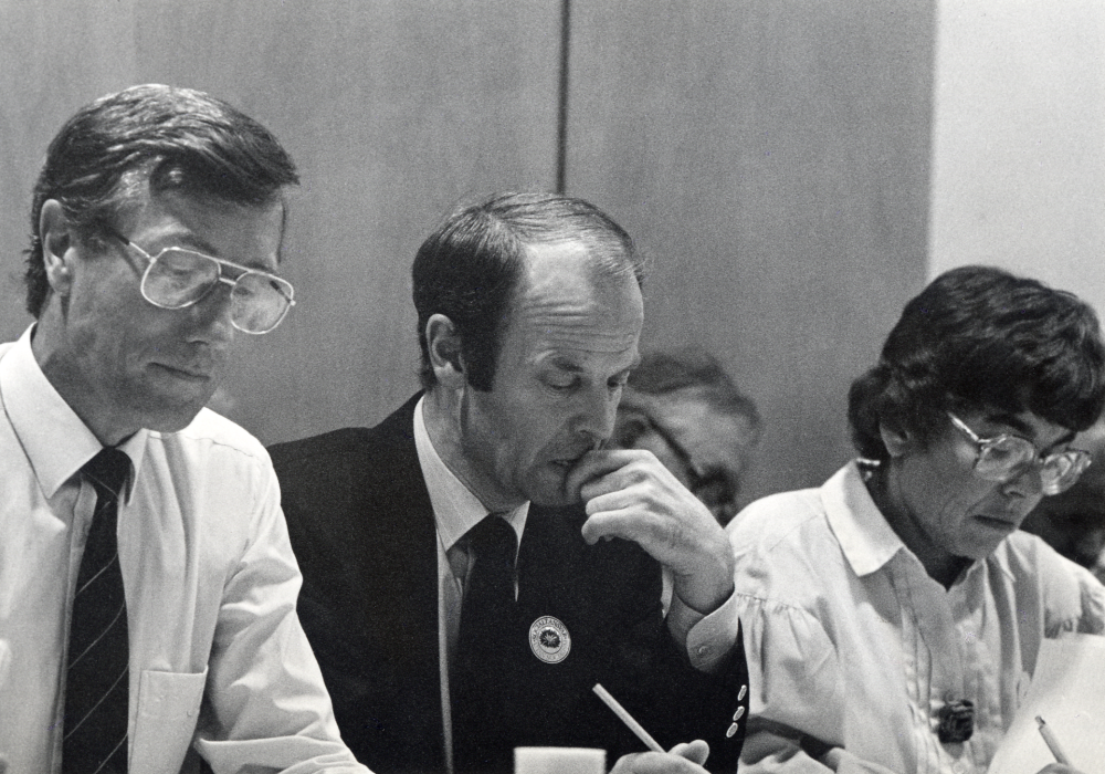 Paneldebatt inför valet. Debatten ägde rum i Vallentunasalen. På podiet sitter fr v Jan Björklund, centern, Staffan Modig, folkpartiet och Karin Dahl-Strandin, socialdemokraterna